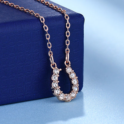 U-shaped necklace with diamonds