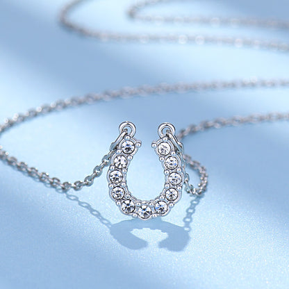 U-shaped necklace with diamonds