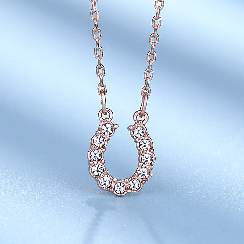 U-shaped necklace with diamonds