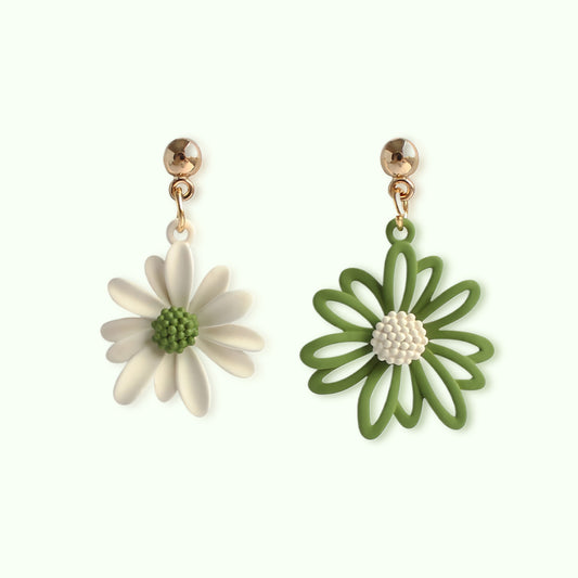 Asymmetrical Small Daisy Green and White Color Clash Mori Earrings